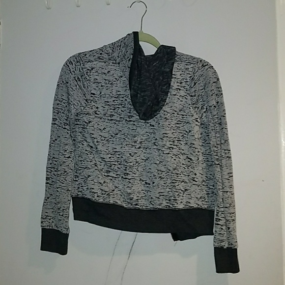 GUESS sweater/ sweatshirt size 14 girls - Picture 4 of 5